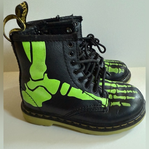 Dr Martens RARE Delaney Skelly glow boots toddler 8 - Picture 1 of 7